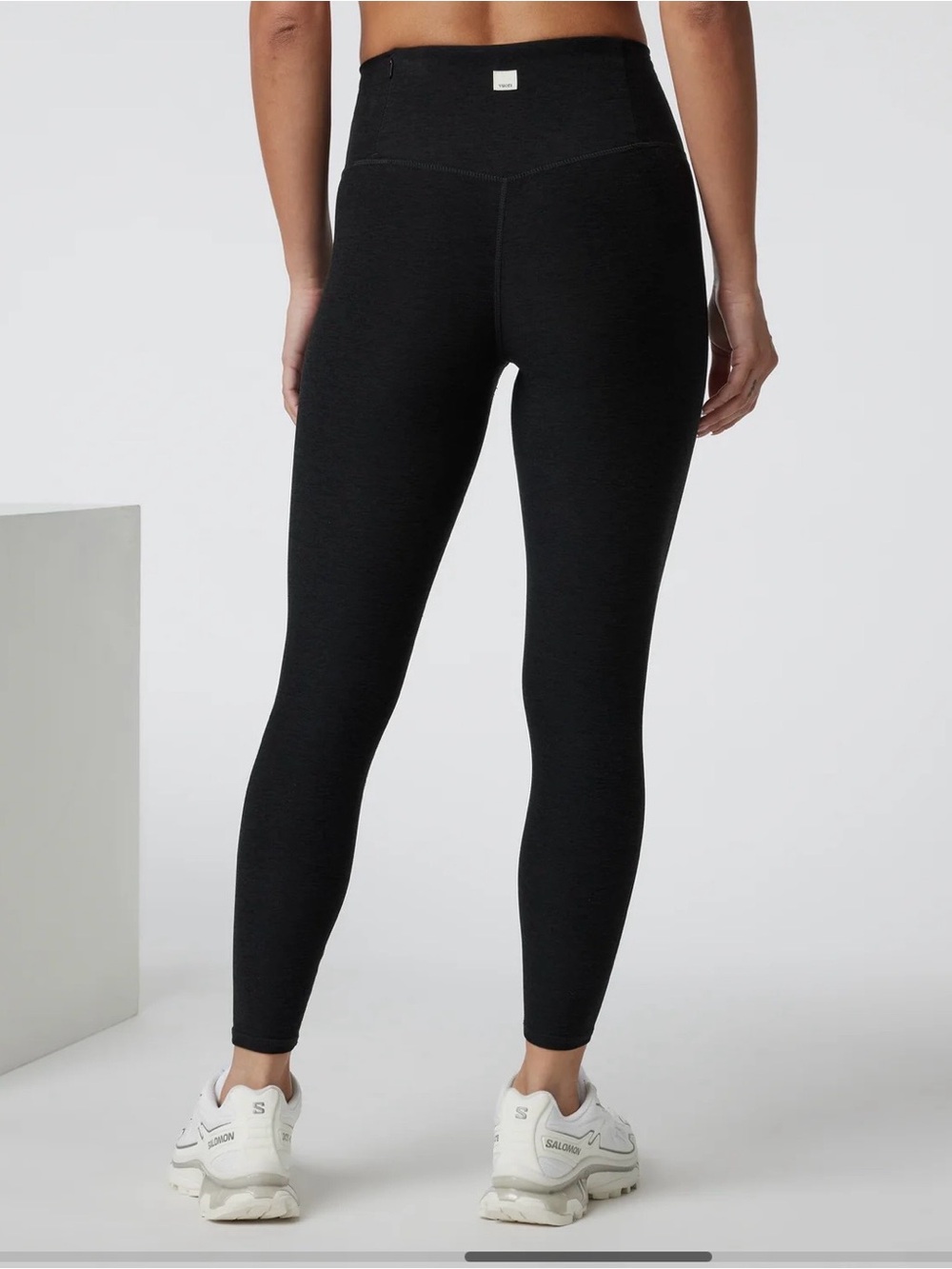 Vuori Elevation Leggings-Short Heather Black Size XL